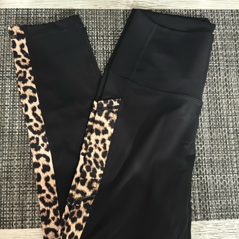 Zyia Brilliant Leopard Crop Leggings